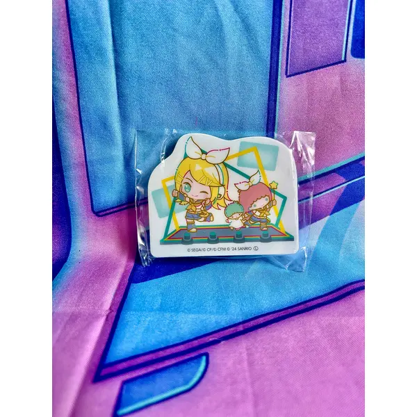 Badge Acrylique - Project Sekai Colorful Stage ft. Hatsune Miku x Sanrio - Rin Kagamine x Little Twin Stars